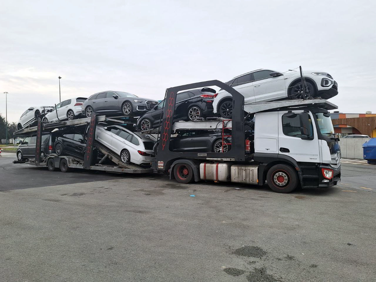 Vehículos de importación procedentes de Europa en transporte de vehículos por Europa